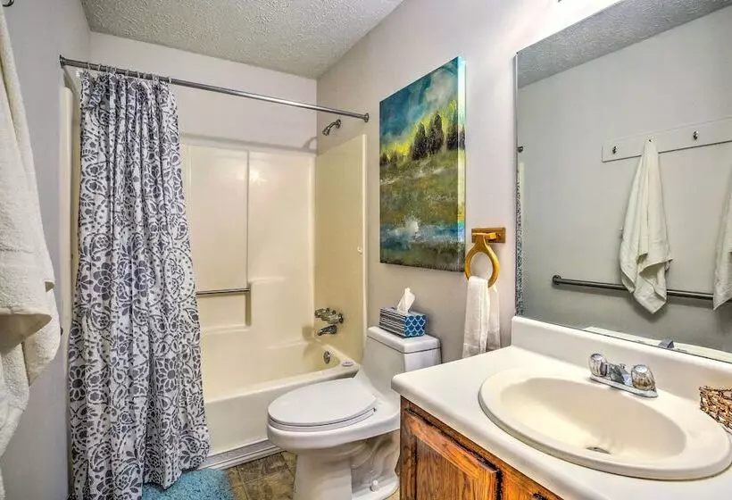 Quiet Home W/ Fire Pit   1 Mi To Downtown Acworth!