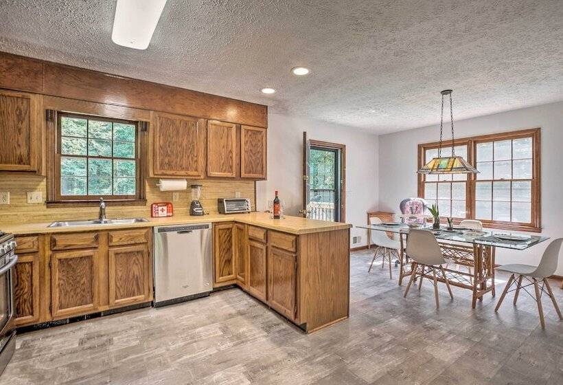 Quiet Home W/ Fire Pit   1 Mi To Downtown Acworth!