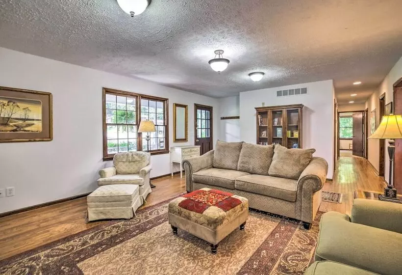 Quiet Home W/ Fire Pit   1 Mi To Downtown Acworth!