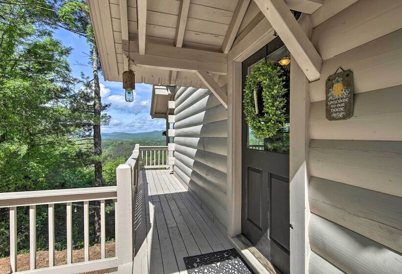 Treetop Hideout W/ Long Range Mountain Views!