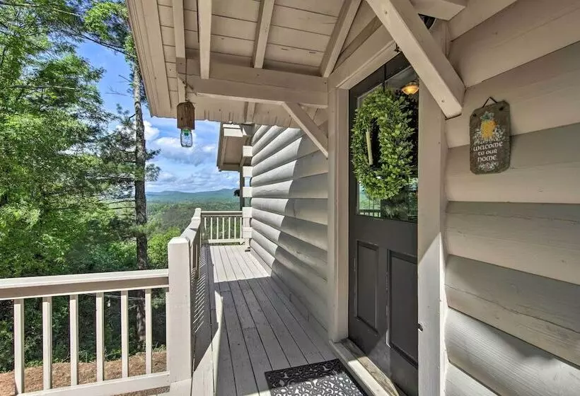 Treetop Hideout W/ Long Range Mountain Views!