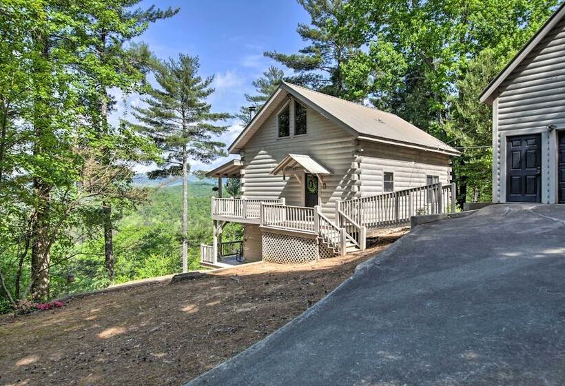 Treetop Hideout W/ Long Range Mountain Views!
