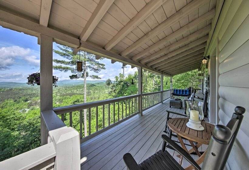 Treetop Hideout W/ Long Range Mountain Views!