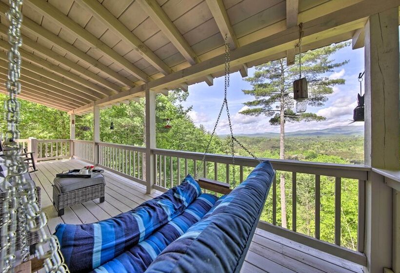 Treetop Hideout W/ Long Range Mountain Views!