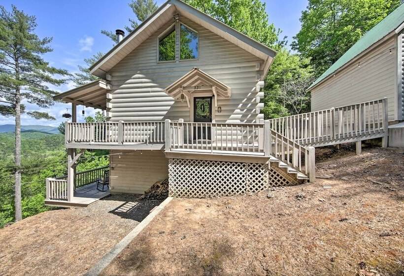 Treetop Hideout W/ Long Range Mountain Views!