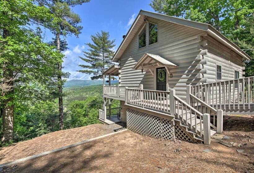 Treetop Hideout W/ Long Range Mountain Views!