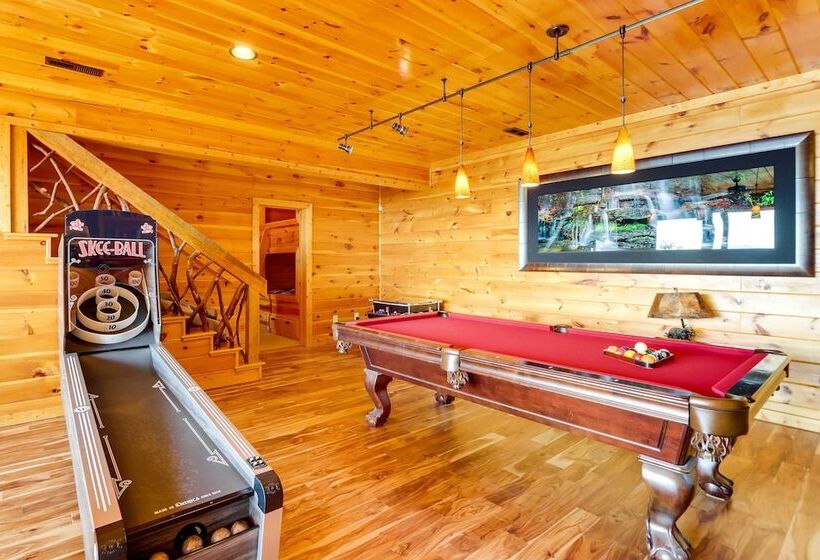 Unique Mineral Bluff Home With Mountain Views!