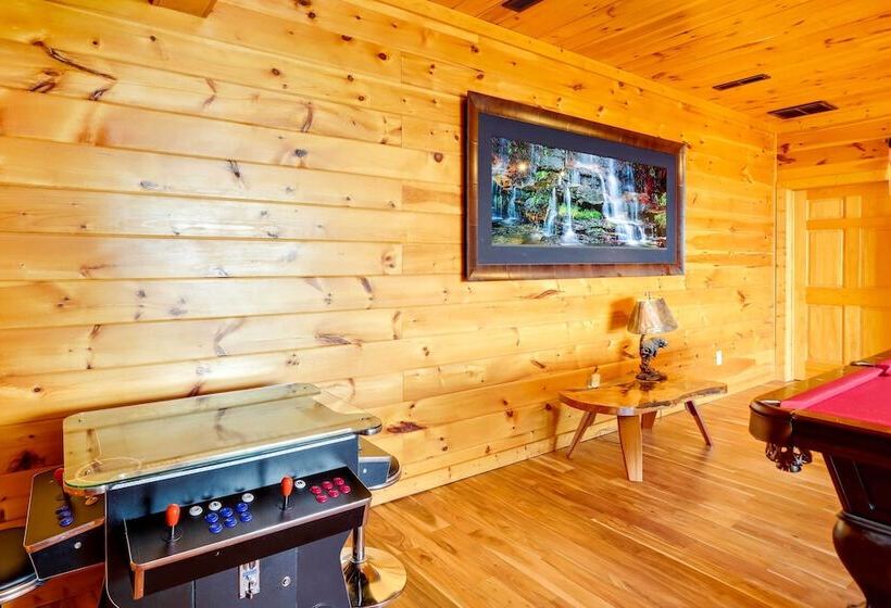 Unique Mineral Bluff Home With Mountain Views!