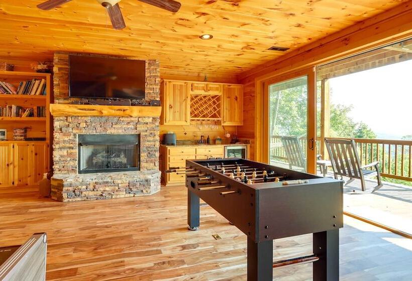 Unique Mineral Bluff Home With Mountain Views!