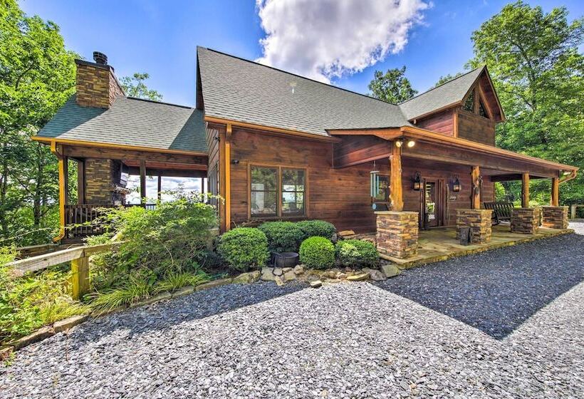 Unique Mineral Bluff Home With Mountain Views!