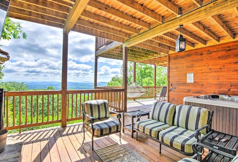 Unique Mineral Bluff Home With Mountain Views!