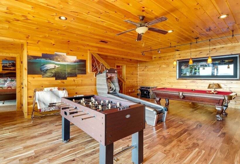 Unique Mineral Bluff Home With Mountain Views!