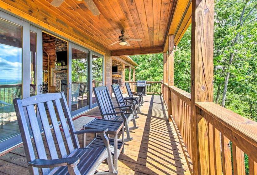 Unique Mineral Bluff Home With Mountain Views!