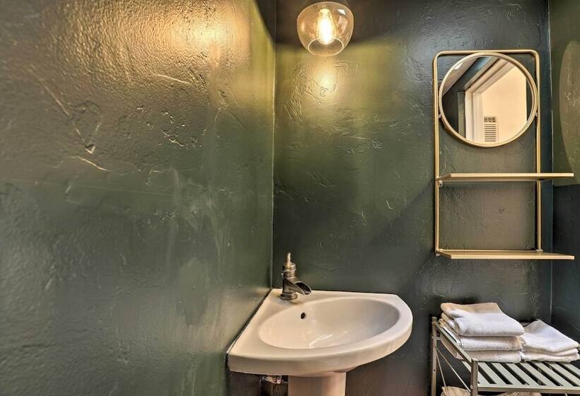 Vibrant Tucson Home: Pool, Hot Tub & Fire Pit