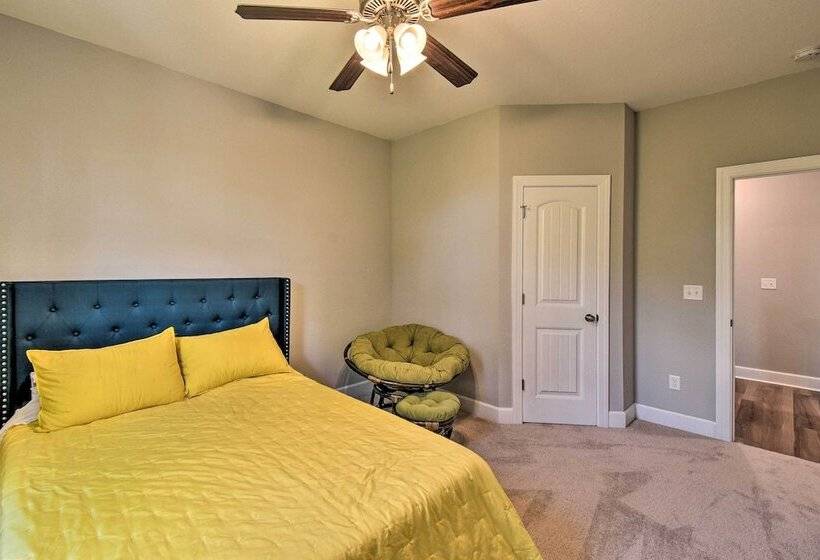 Norfolk Getaway W/ Yard, Bicycles, & Kayaks!