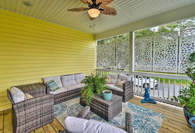 Norfolk Getaway W/ Yard, Bicycles, & Kayaks!