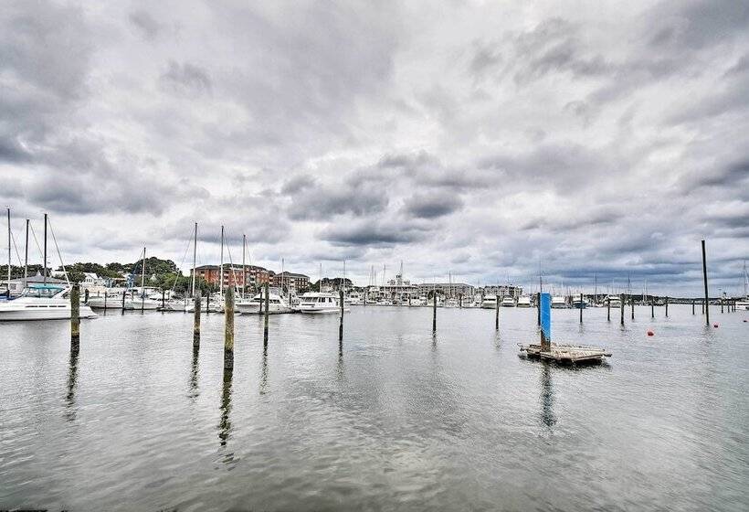 Norfolk Getaway W/ Yard, Bicycles, & Kayaks!