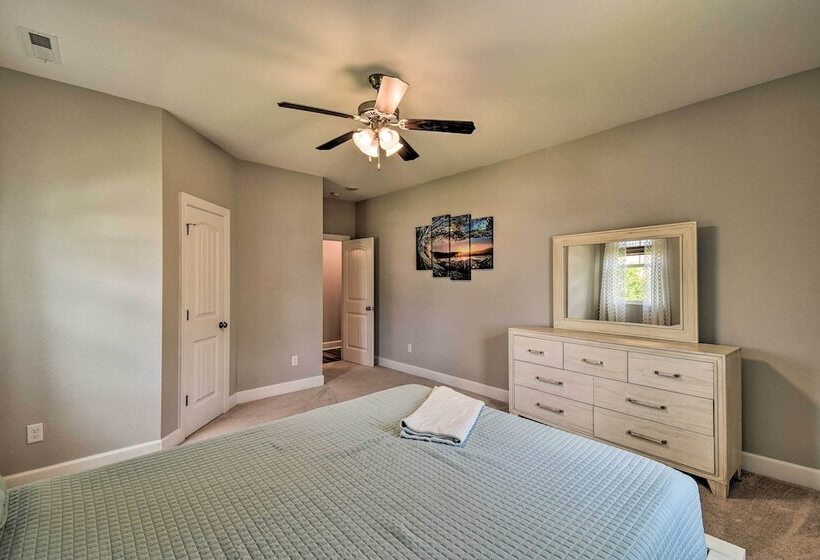 Norfolk Getaway W/ Yard, Bicycles, & Kayaks!