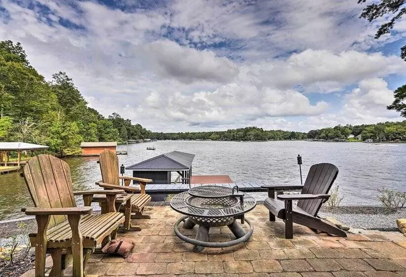 Waterfront Gem On Lake Sinclair With Boat Dock!