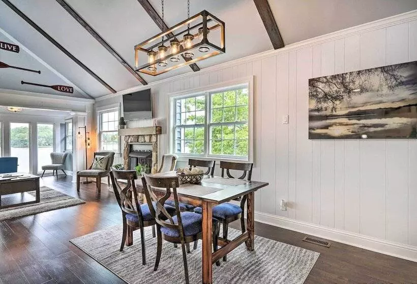 Waterfront Gem On Lake Sinclair With Boat Dock!