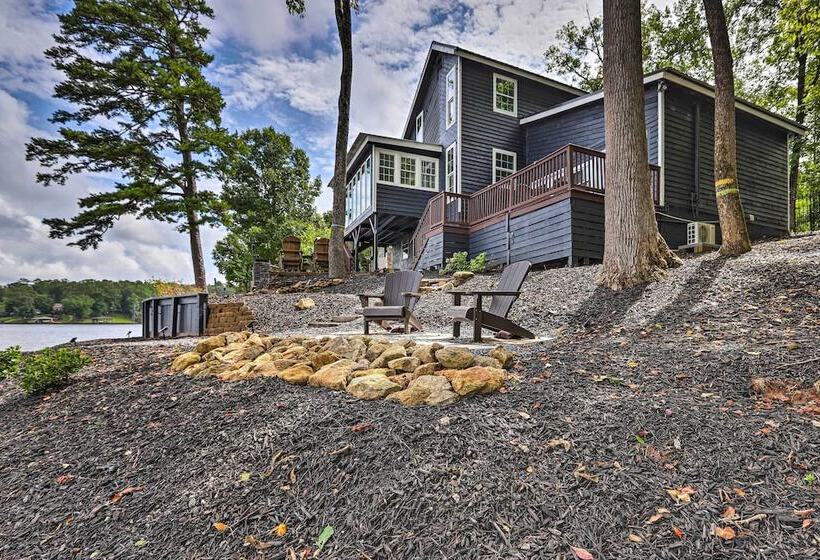 Waterfront Gem On Lake Sinclair With Boat Dock!