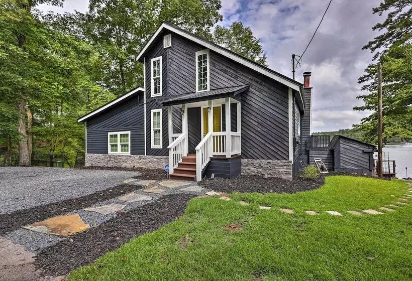 Waterfront Gem On Lake Sinclair With Boat Dock!