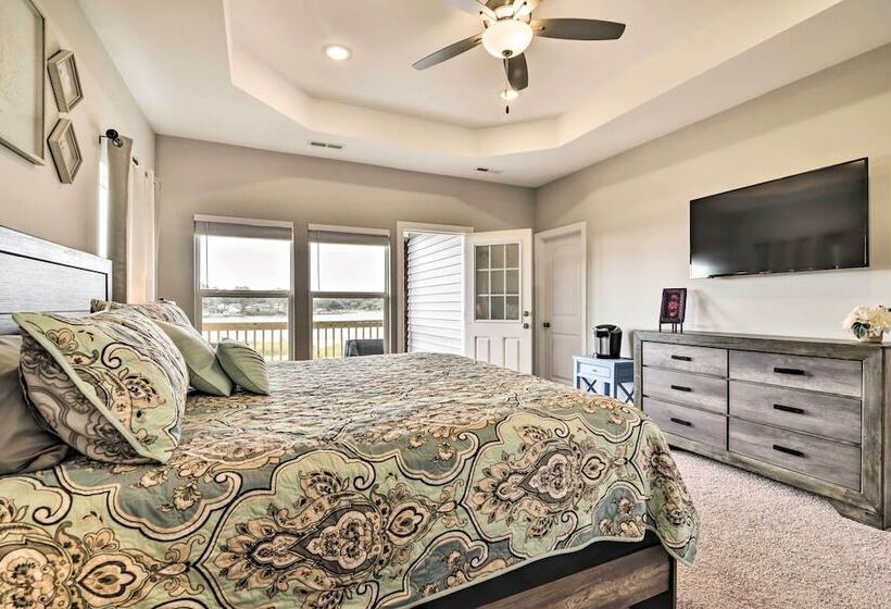 Waterfront Paradise W/ Deck ~ 1/2 Mi To Beach