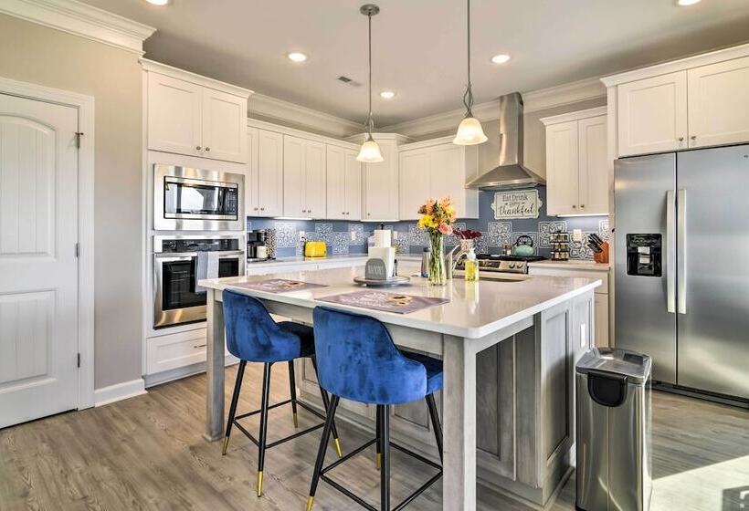 Waterfront Paradise W/ Deck ~ 1/2 Mi To Beach