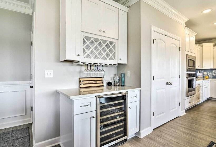 Waterfront Paradise W/ Deck ~ 1/2 Mi To Beach