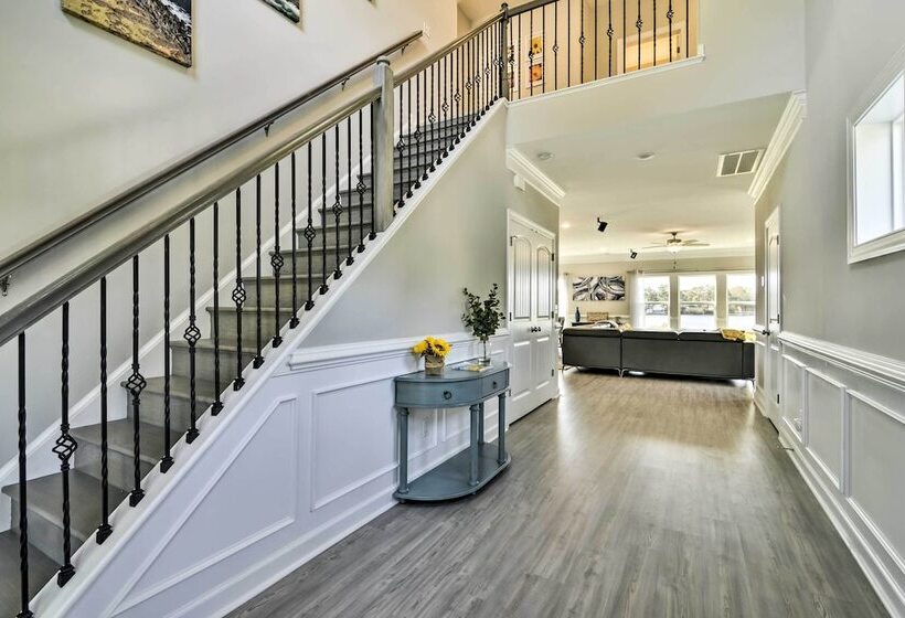 Waterfront Paradise W/ Deck ~ 1/2 Mi To Beach