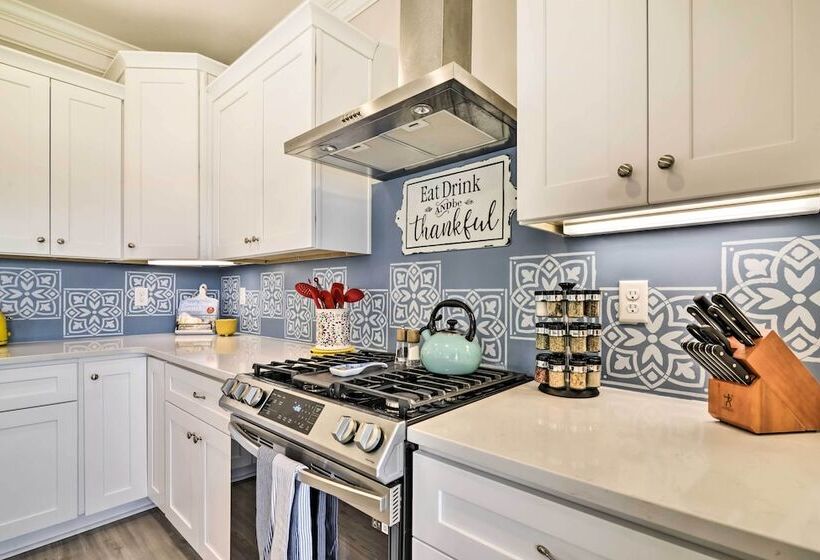 Waterfront Paradise W/ Deck ~ 1/2 Mi To Beach