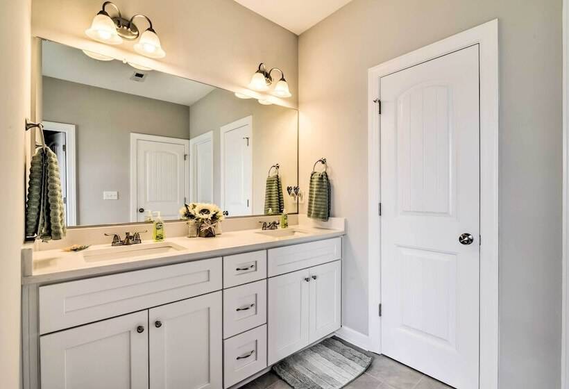 Waterfront Paradise W/ Deck ~ 1/2 Mi To Beach