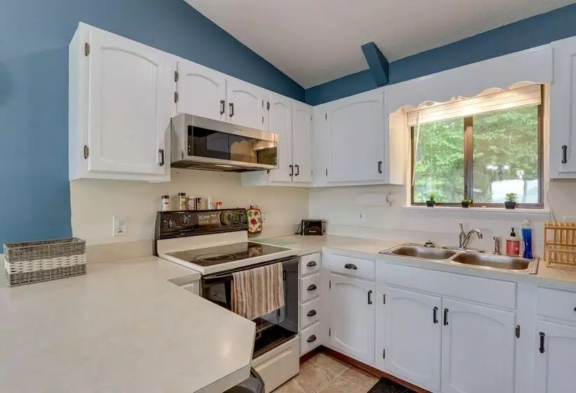 Young Harris Home W/ Enchanted Valley Views!