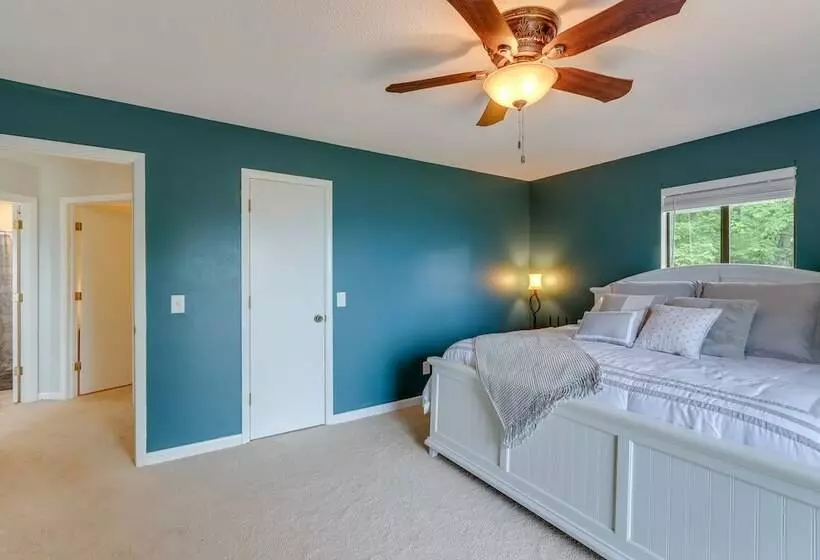 Young Harris Home W/ Enchanted Valley Views!