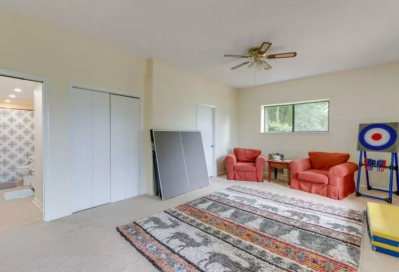 Young Harris Home W/ Enchanted Valley Views!