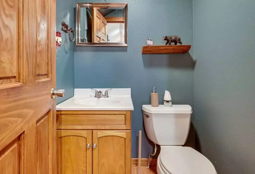 40 Acre, Off Grid Wakefield Retreat W/ Gas Grill!