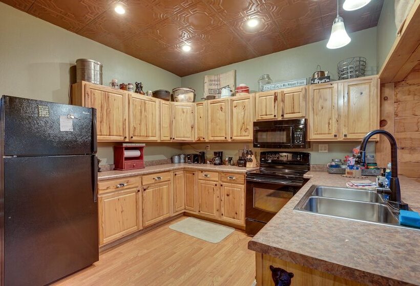 40 Acre, Off Grid Wakefield Retreat W/ Gas Grill!