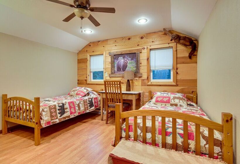 40 Acre, Off Grid Wakefield Retreat W/ Gas Grill!