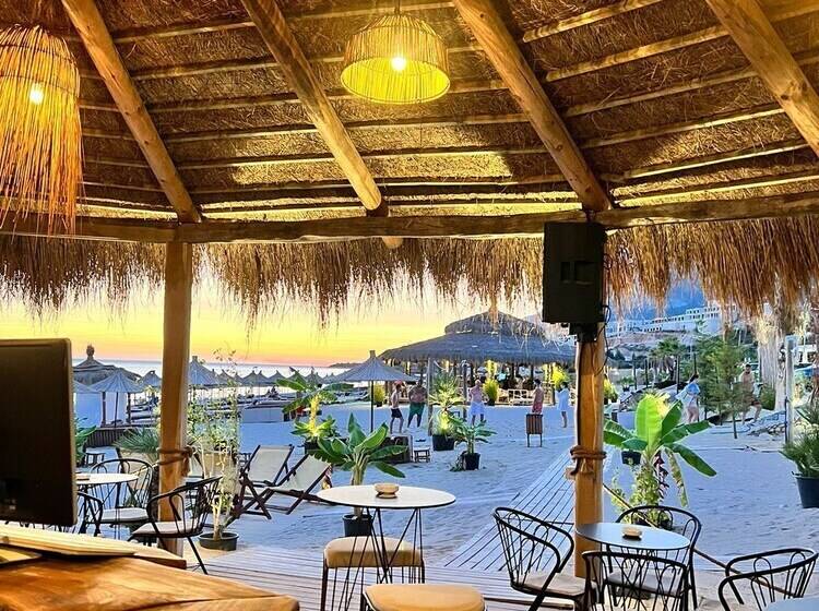 تختخواب و صبحانه Domi Beach Valley