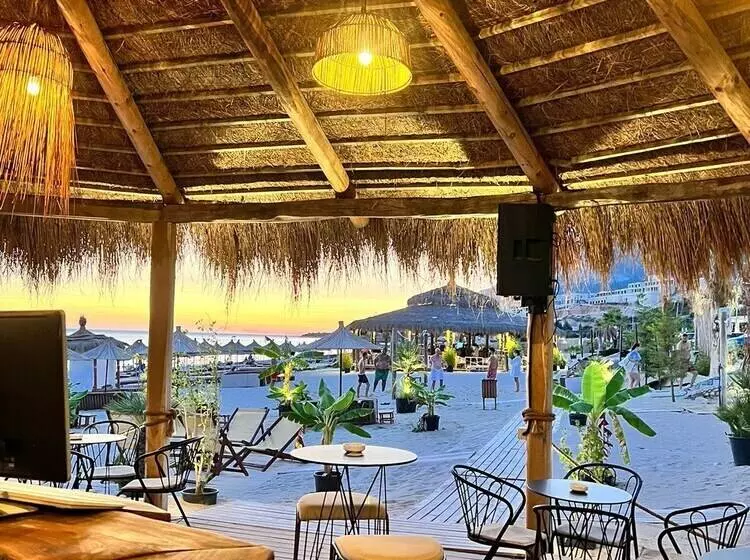 تختخواب و صبحانه Domi Beach Valley