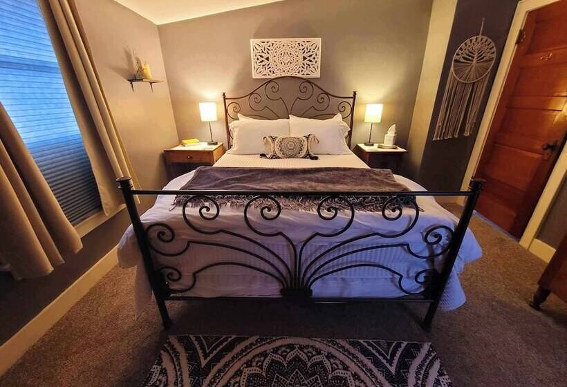 The Pause Bed & Breakfast