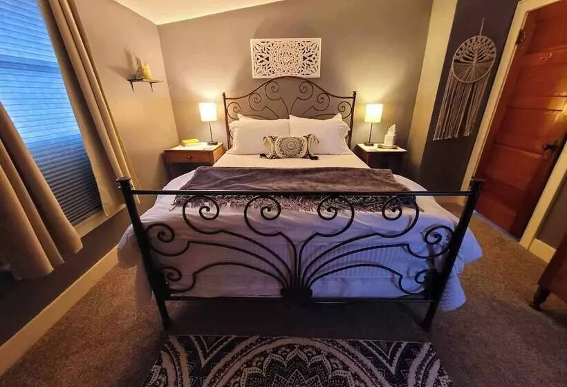 The Pause Bed & Breakfast