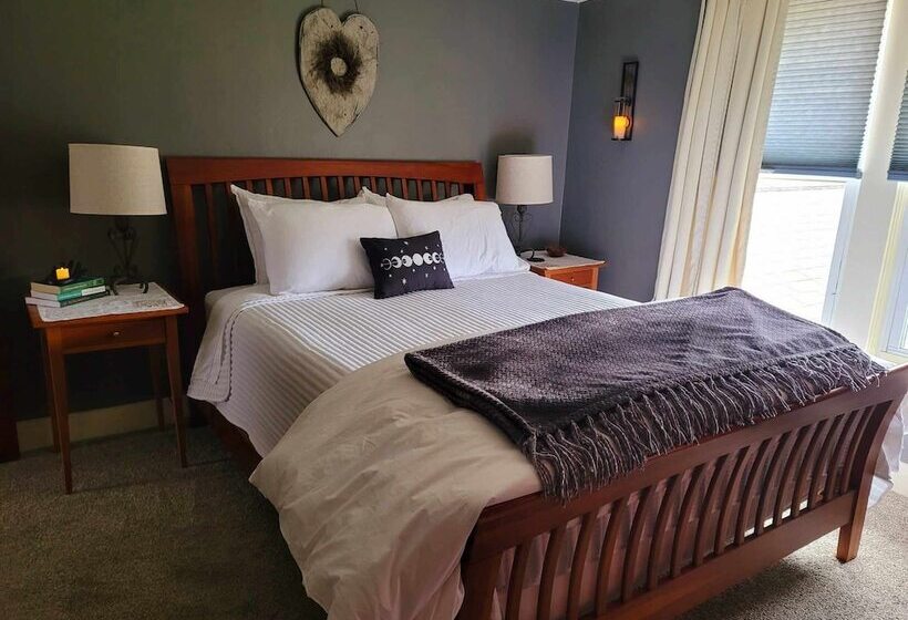 The Pause Bed & Breakfast