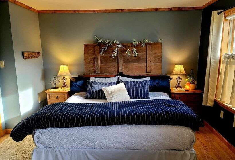 The Pause Bed & Breakfast