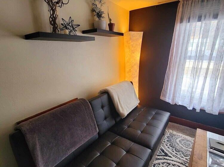 The Pause Bed & Breakfast