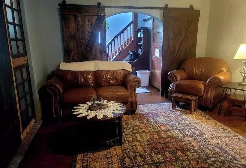 The Pause Bed & Breakfast