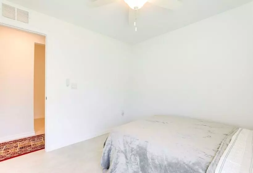 Bright Port Charlotte Home   2 Mi To Beach!