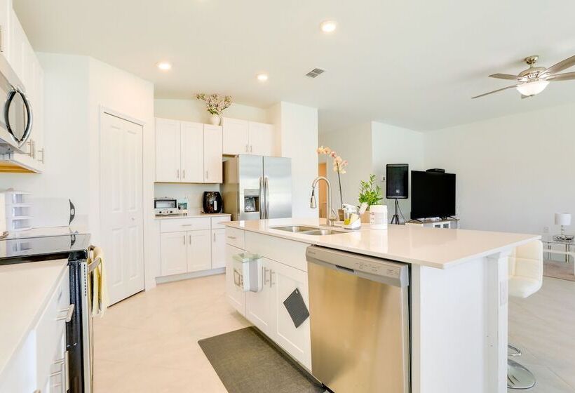 Bright Port Charlotte Home 2 Mi To Beach!