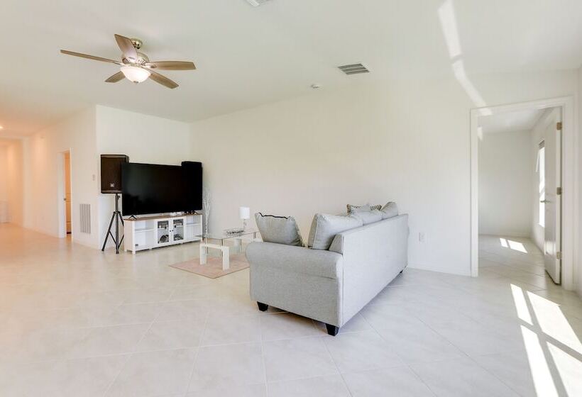 Bright Port Charlotte Home 2 Mi To Beach!