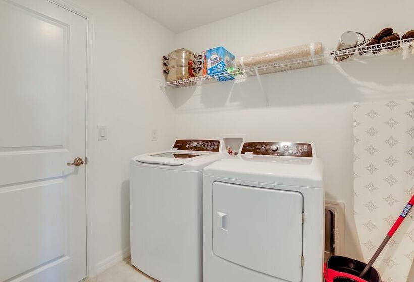 Bright Port Charlotte Home 2 Mi To Beach!